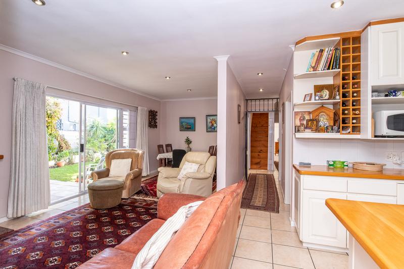 5 Bedroom Property for Sale in Constantia Western Cape